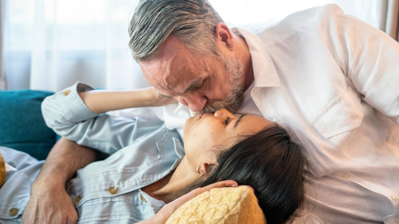 Je préfère les hommes plus âgés : qu’est-ce que ça veut dire ?