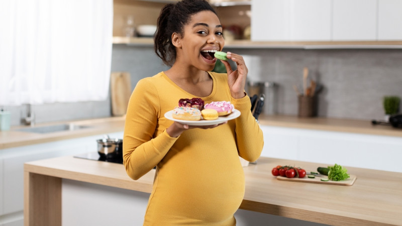 Junk-food enceinte : quels écarts autorisés ?