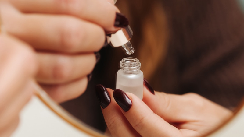 Rétinol vs rétinal : quel actif choisir pour une peau plus jeune ?