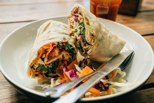 Cuisiner vite et bien : 10 dîners légers prêts en moins de 15 minutes