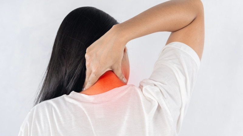 5 exercices pour réduire les douleurs cervicales