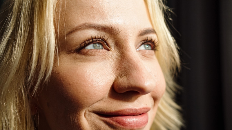 Pourquoi je me réveille souvent avec les yeux gonflés ?