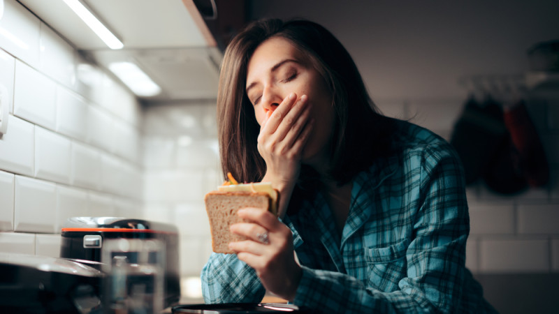 femme fatiguée le matin