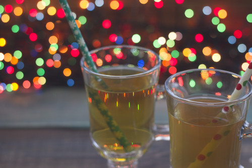 Recette de vin blanc chaud : une alternative douce et parfumée au vin chaud traditionnel