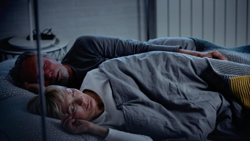 Insomnies en couple : comment expliquer les réveils synchronisés ?