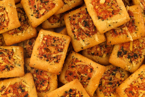 Recette de crackers pizza : le snack croustillant et malin à partager