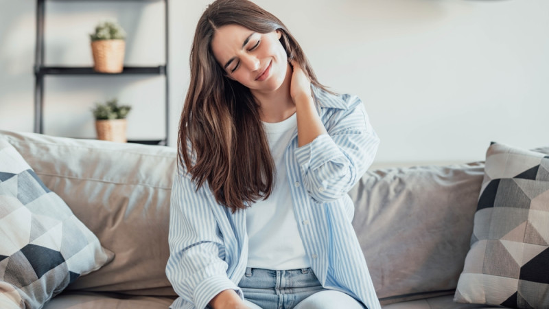 Mal au cou ? Découvrez le syndrome de textneck