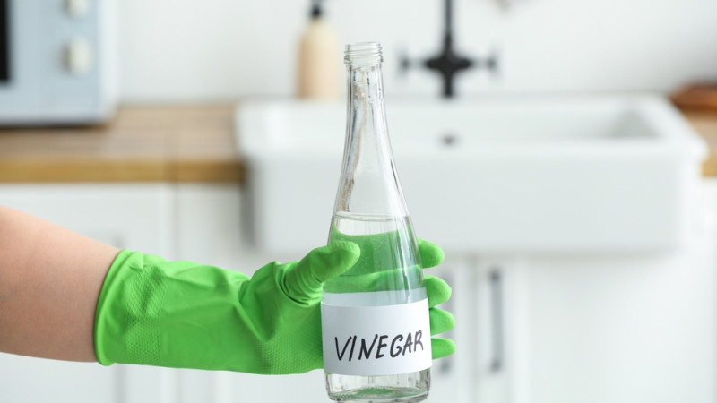 Vinaigre blanc : attention à ne surtout pas l'utiliser sur ces surfaces