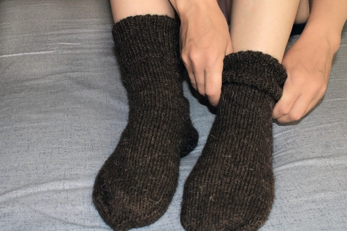 Peut-on porter les mêmes chaussettes deux jours de suite sans risques pour la santé ?