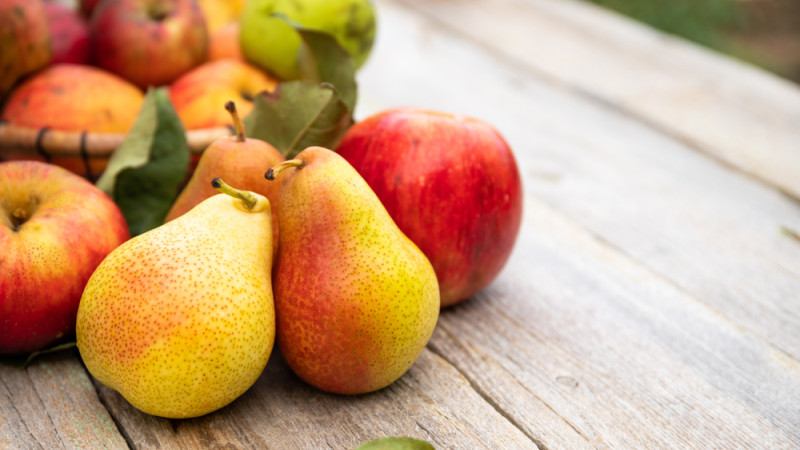 des pommes et des poires