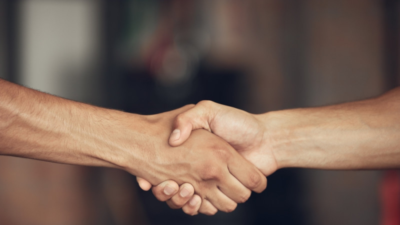 Votre poignée de main en dit long sur votre santé