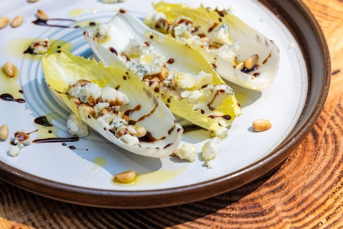 10 entrées à base d’endives : fraîches, croquantes et pleines de saveurs