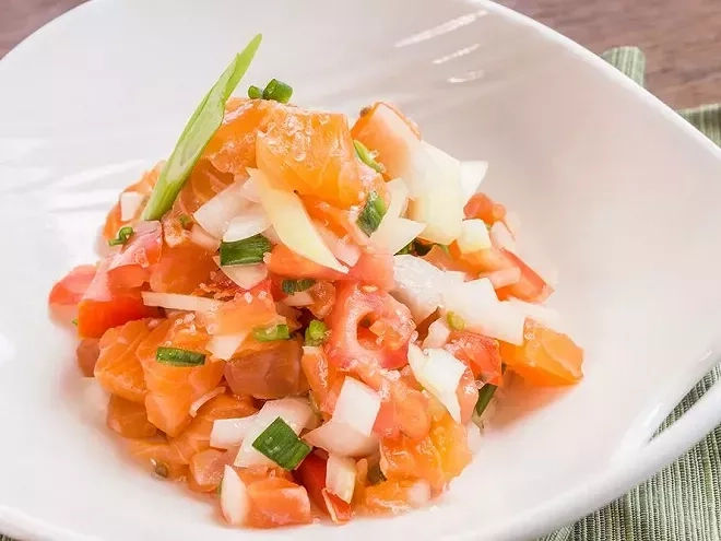 Recette de lomi lomi : la fraîcheur hawaïenne dans votre assiette