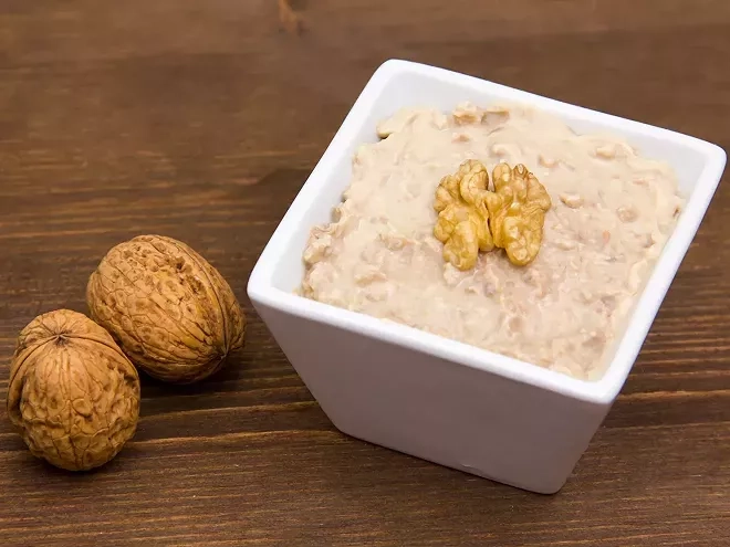 Pesto de noix : la recette ultra gourmande qui change du basilic