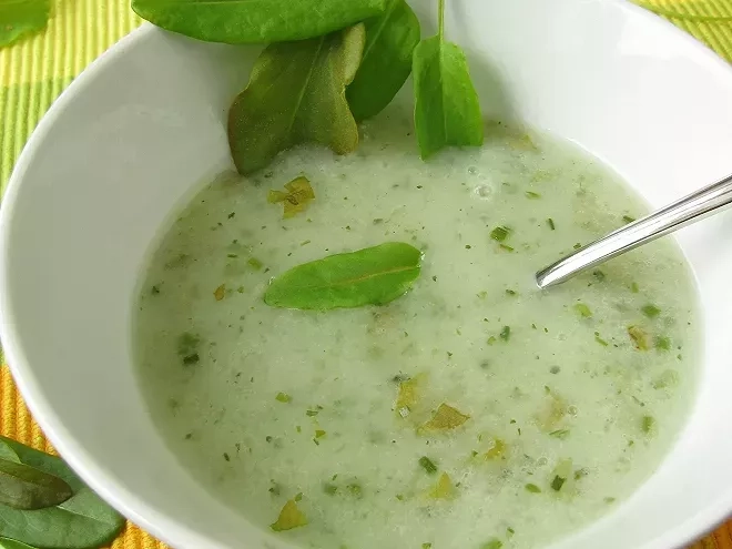 Soupe à l’oseille : la recette qui allie fraîcheur, simplicité et réconfort