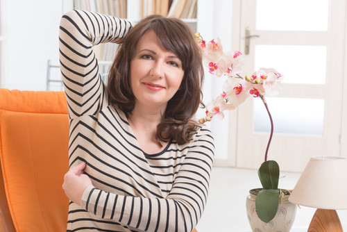 L’armpit tapping : le secret de 30 secondes pour une vitalité éclatante