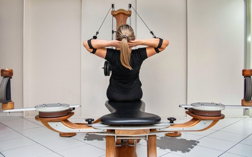Gyrokinésie : cette méthode douce et fluide peut-elle rivaliser avec le Pilates ?