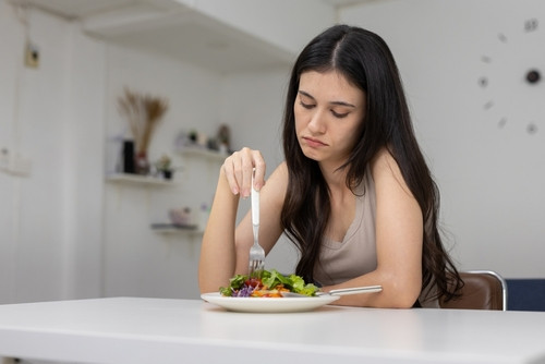 Pourquoi je grossis en mangeant des salades ? Ce que personne ne vous explique vraiment