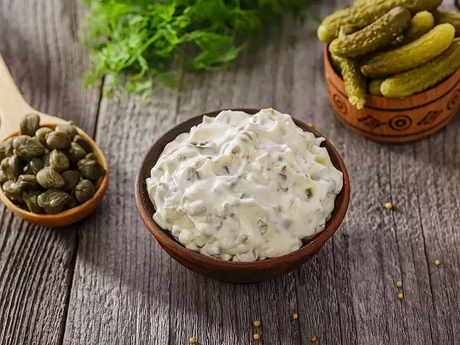 Pickle dip : la sauce aux cornichons ultra-crémeuse qui affole TikTok