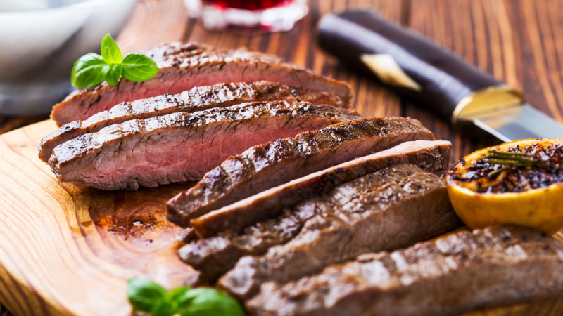 steak de bœuf grillé et tendre