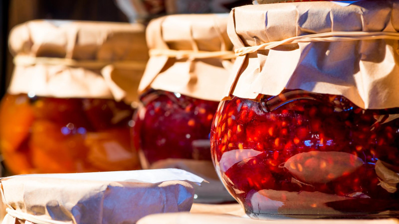 Confiture maison et légère aux fruits rouges