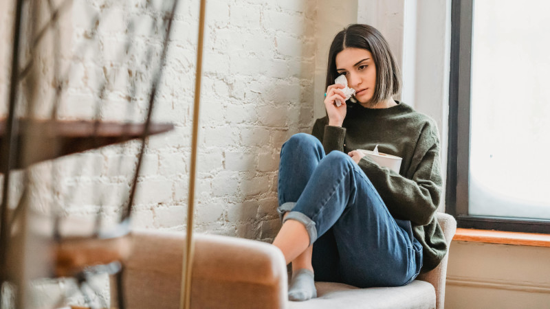 femme triste qui pleure