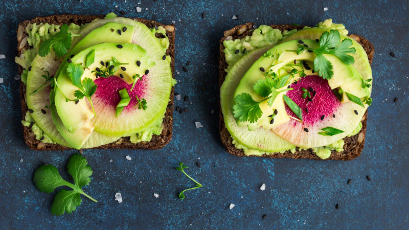 Avocado toasts et radis