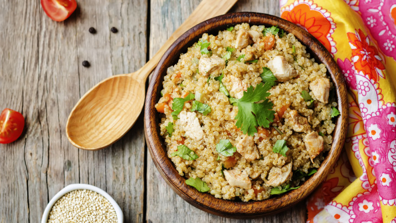 Salade de quinoa à la tomate cerise et à la feta