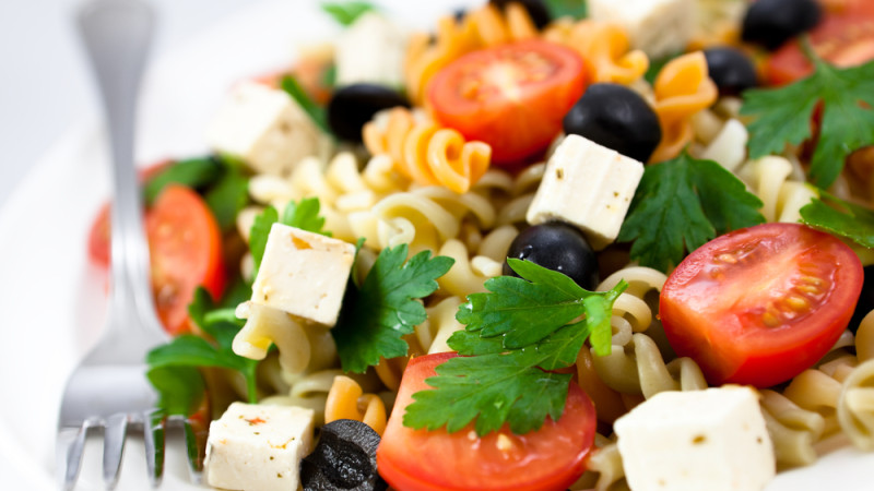Salade de pâtes à la feta et aux tomates cerises