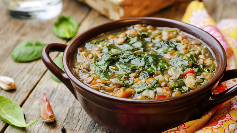 Salade de lentilles vertes aux jeunes pousses d'épinards