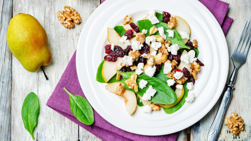 Salade chèvre, poire et noix