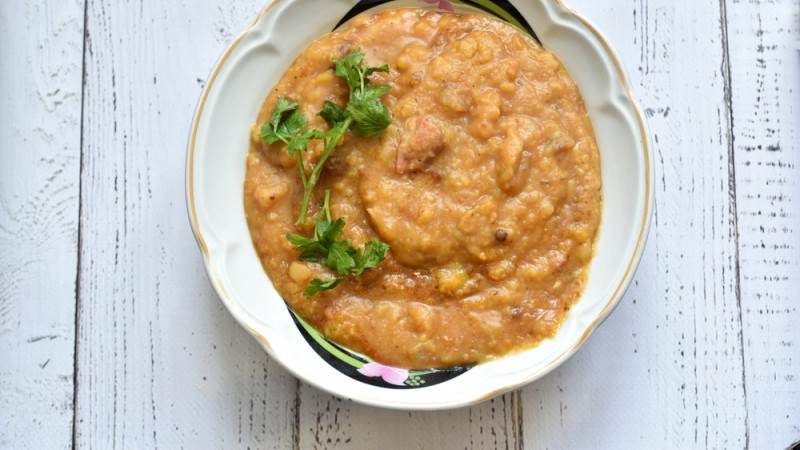 Dhal de pois cassés et carottes rôties