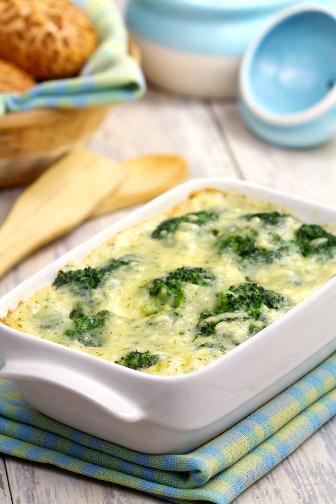 Gratin de coquillettes, brocolis et viande des grisons