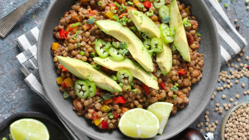 Salade de lentilles corail, avocat et radis