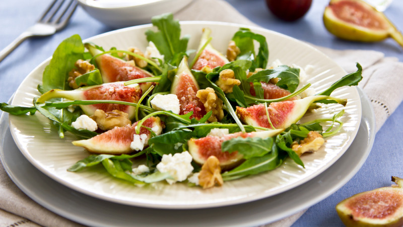 Salade de figues, dattes et chèvre