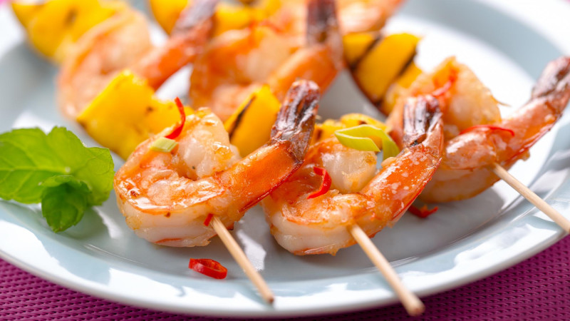 Brochettes crevette chorizo basilic mangue
