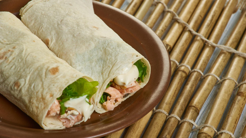 Wrap de saumon aux légumes et guacamole