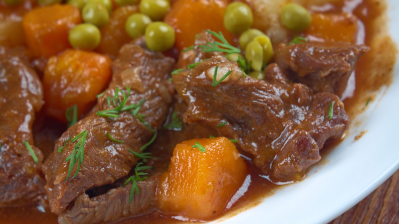 Gigot d'agneau en cocotte et ses petits légumes