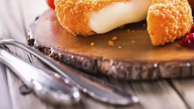 Recette de camembert pané : le croustillant ultra gourmand à partager