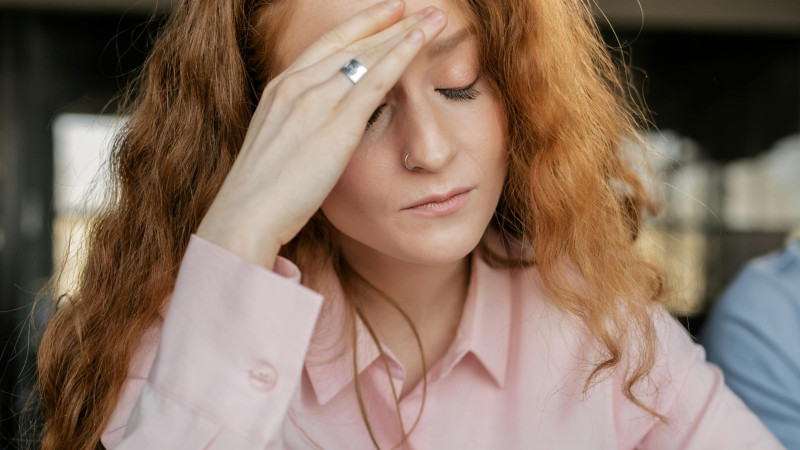 femme qui perd patience