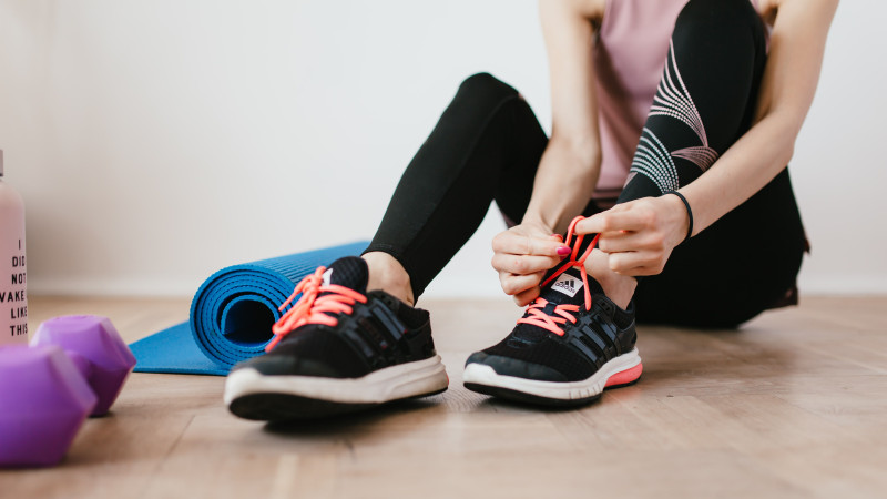 Ventre plat : cet exercice surnommé le « phoque » brûle plus de calories que les jumping jacks