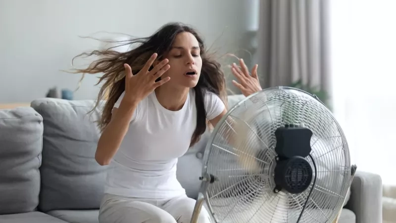Dormir avec un ventilateur près de soi la nuit est-il dangereux pour la santé ?