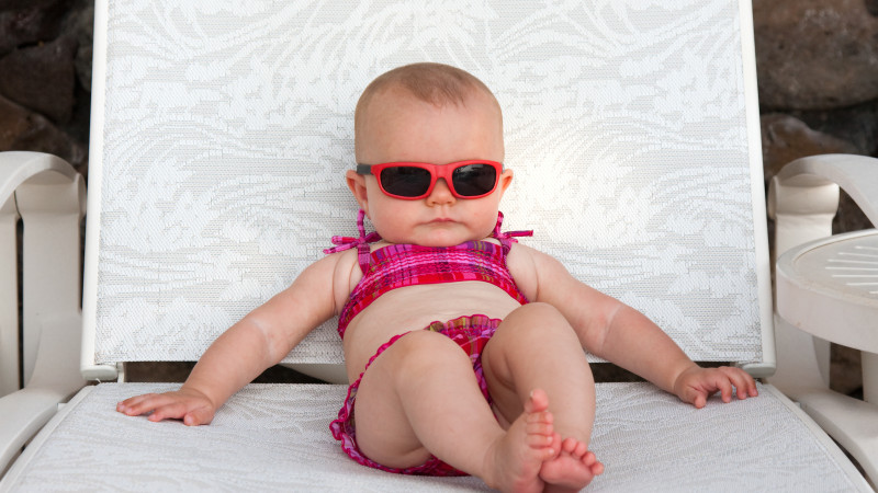 bébé en maillot de bain