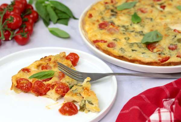 Quiche sans pâte tomate, mozzarella et basilic