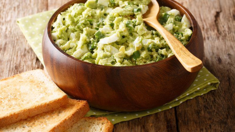 Purée d'avocat aux oeufs