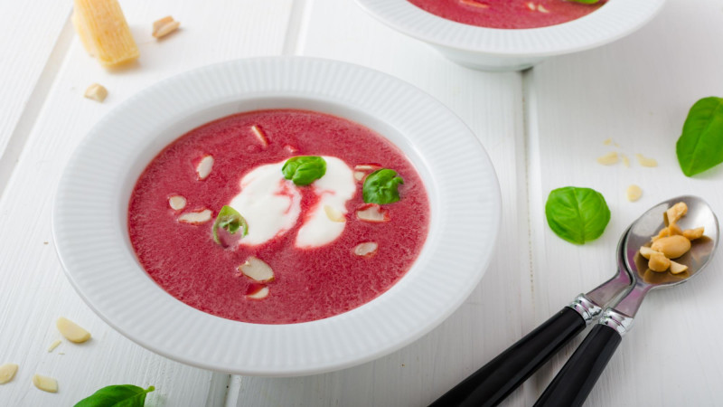 Soupe de betterave-basilic
