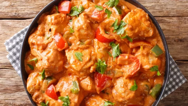 Recette du mafé de poulet : un plat généreux à la sauce d’arachide
