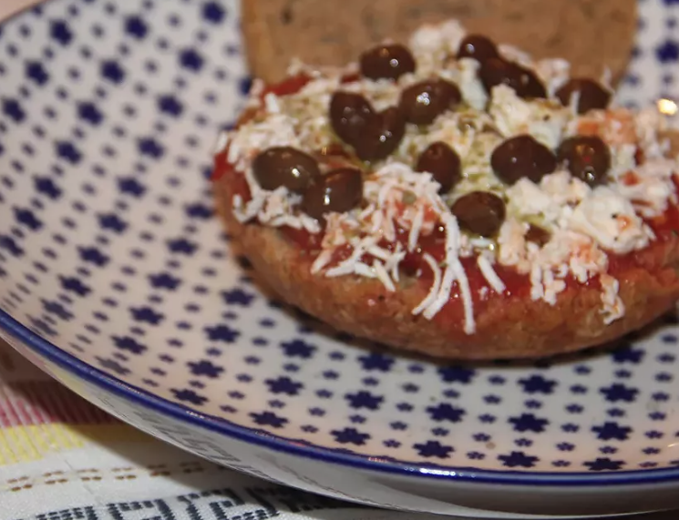 Recette de koukouvagia : la tartine crétoise aux tomates et au fromage