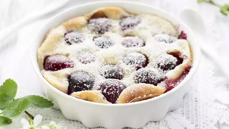 Recette de clafoutis aux quetsches : facile, fondant et fruité