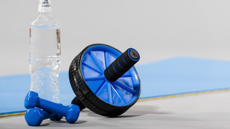 Vue rapprochée du concept de sport avec des haltères
